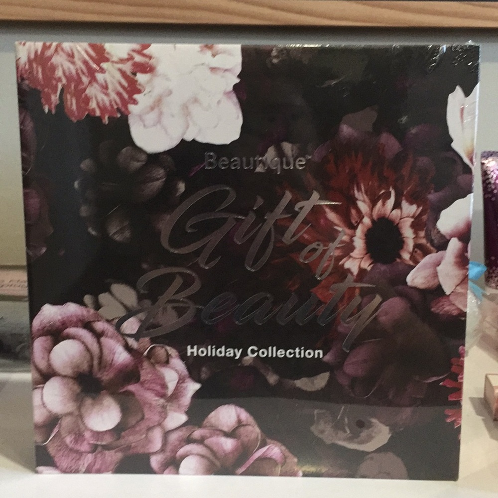 Holiday Makeup Set